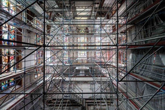 Restaurierung der Stiftskirche - Innengerüst im Hauptchor für die Sanierung.