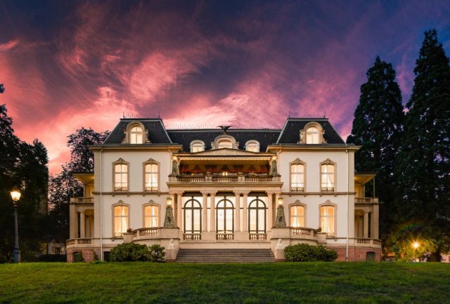 Single Point Perspective des Palais Baron in Baden-Baden.