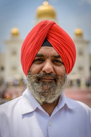 Sikh vor seinem Tempel Gurdwara Bangla Sahib