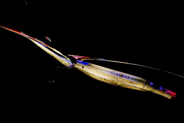 Theaterreflexion auf Motorhaube